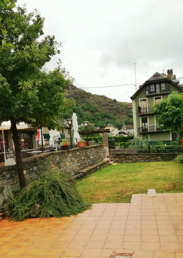 Hostaltina Bossòst Esterno foto